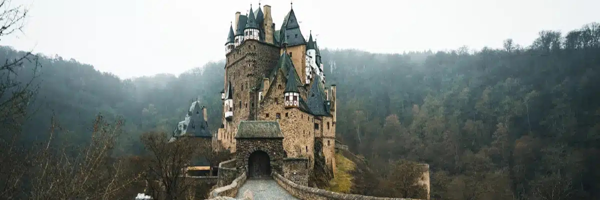 bran castle opening hours