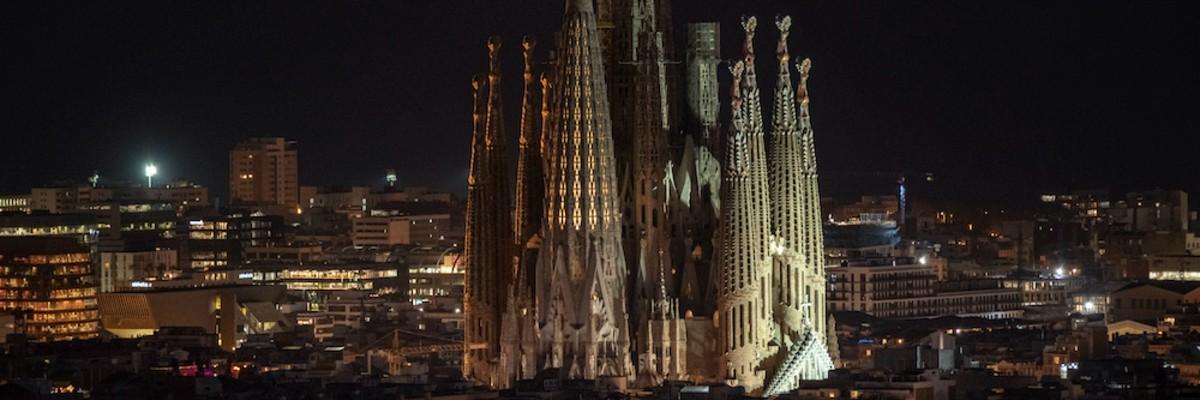 Sagrada Familia at Night: Lightshow & Stunning Viewpoints