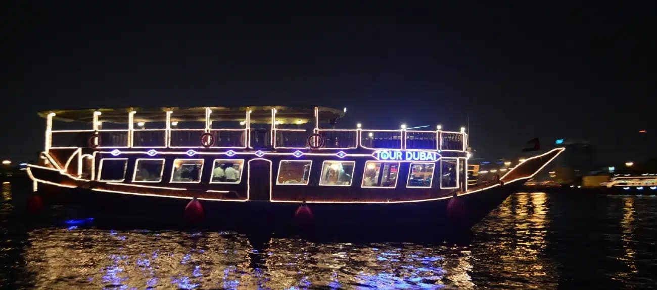 Cruise Dubai||dinner cruise dubai|Marina yatch cruise|Luxury Canal Cruise|Luxury Canal Cruise(1)|Marina yacth dubai|Marina yatch with meals