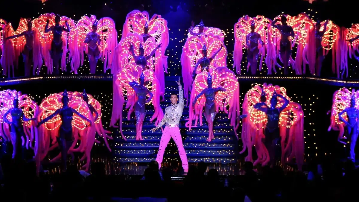 Feerie show at Moulin Rouge|Féerie Show at Moulin Rouge|dress code