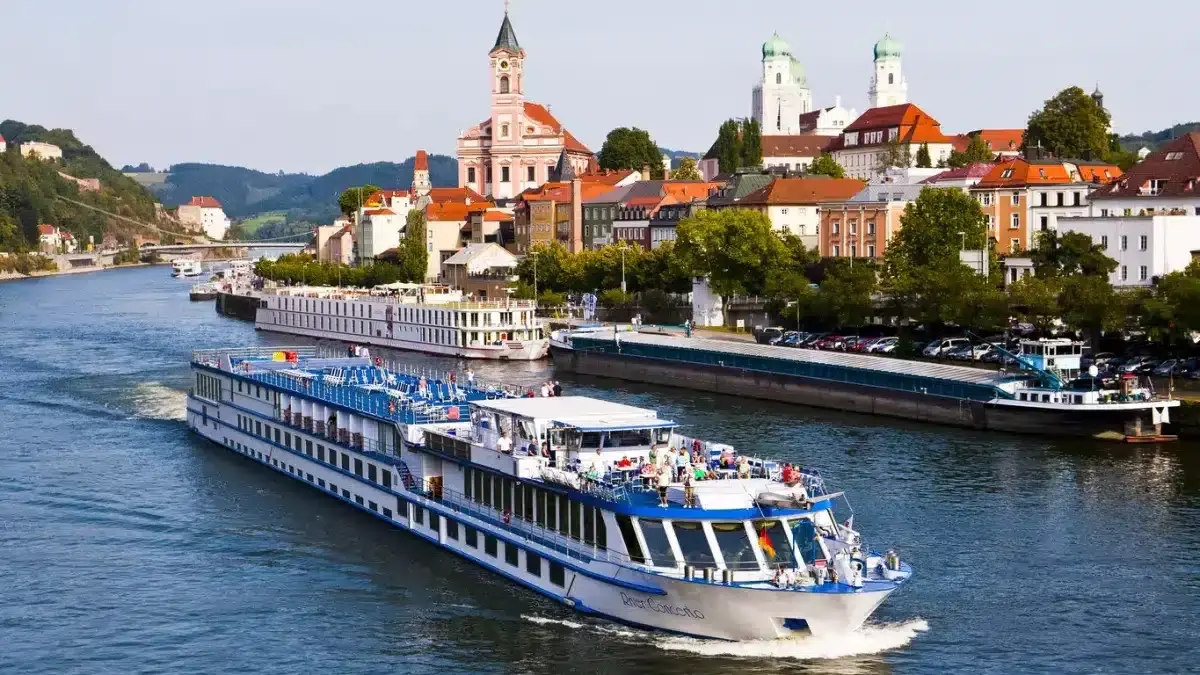 Full-day Cruises|Nighttime Danube River cruise|Nighttime Danube River cruise|Daytime Danube sightseeing boat cruise|Daytime Danube sightseeing boat cruise|Daytime Danube cruise with glass of premium Prosecco|Daytime Danube cruise with glass of premium Prosecco|Night Walking Tour with Danube River Cruise|Night Walking Tour with Danube River Cruise