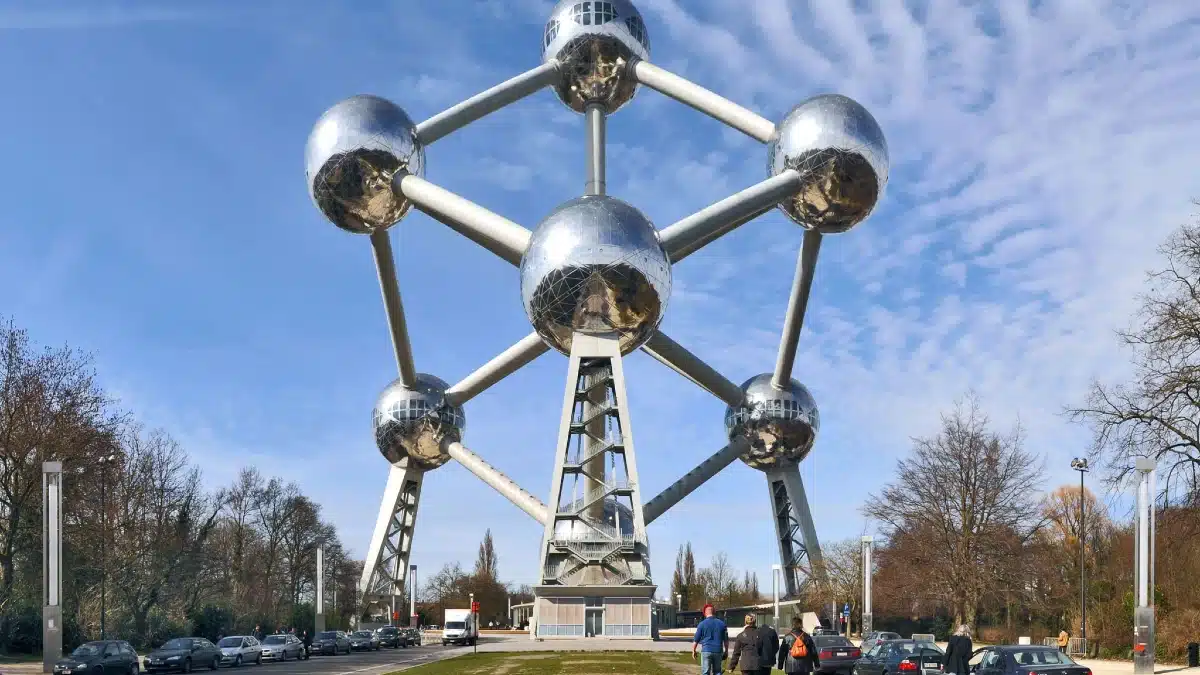 How to reach atomium