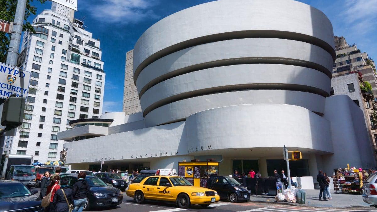 How to reach the Guggenheim Museum|Guggenheim Museum with car|Guggenheim Museum by subway|Guggenheim Museum by bus|Guggenheim Museum by car