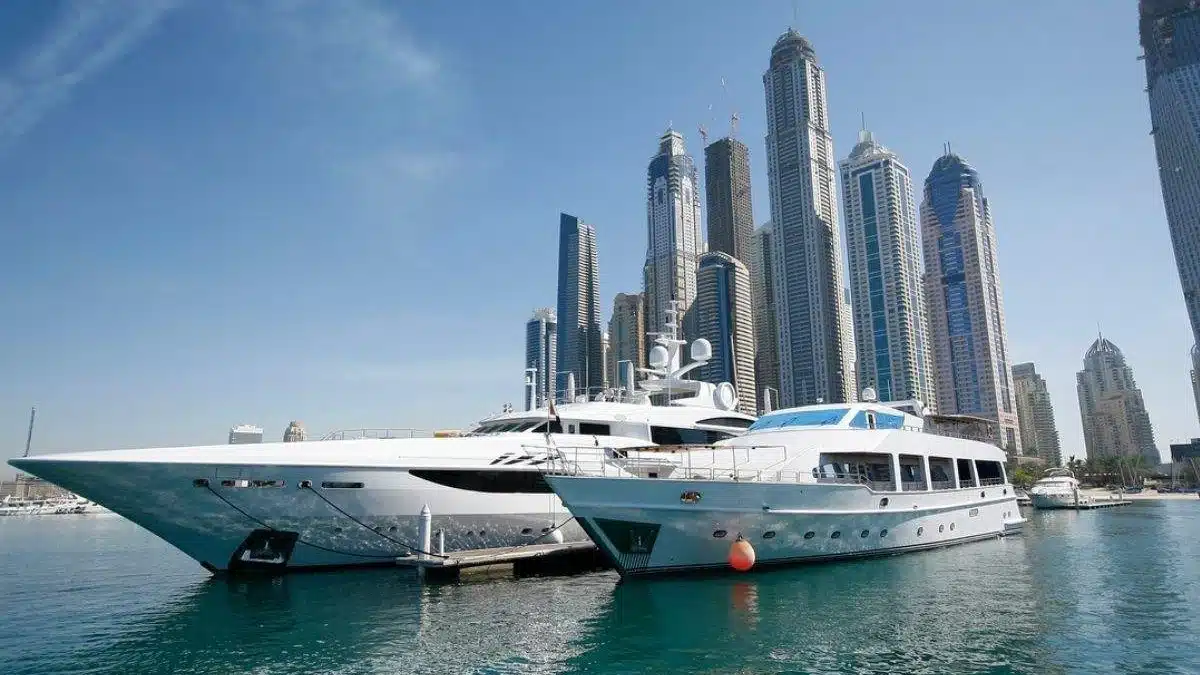 Luxury Yachts Cruise Dubai|Yacht Tour with Breakfast or BBQ