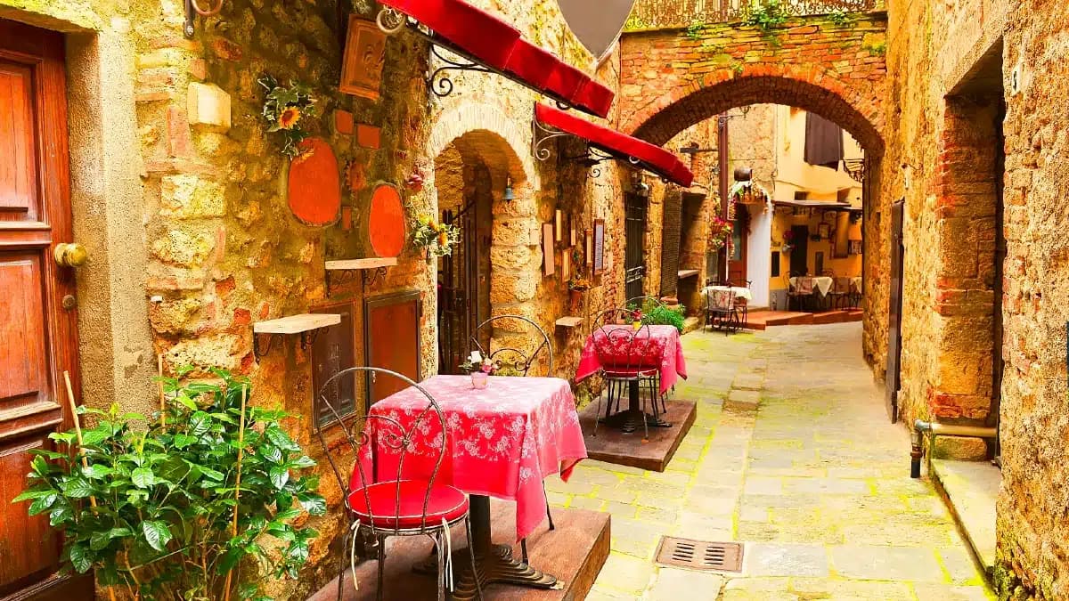 Restaurants near florence duomo|Enoteca Pinchiorri interior Florence|Angel Roofbar & Dining Florence