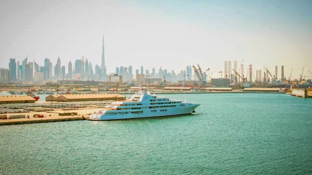 Tips For Visiting Dubai|Public Displays of Affection|Be Mindful of Photography|Rules for Female Tourists|Dress Code in Dubai