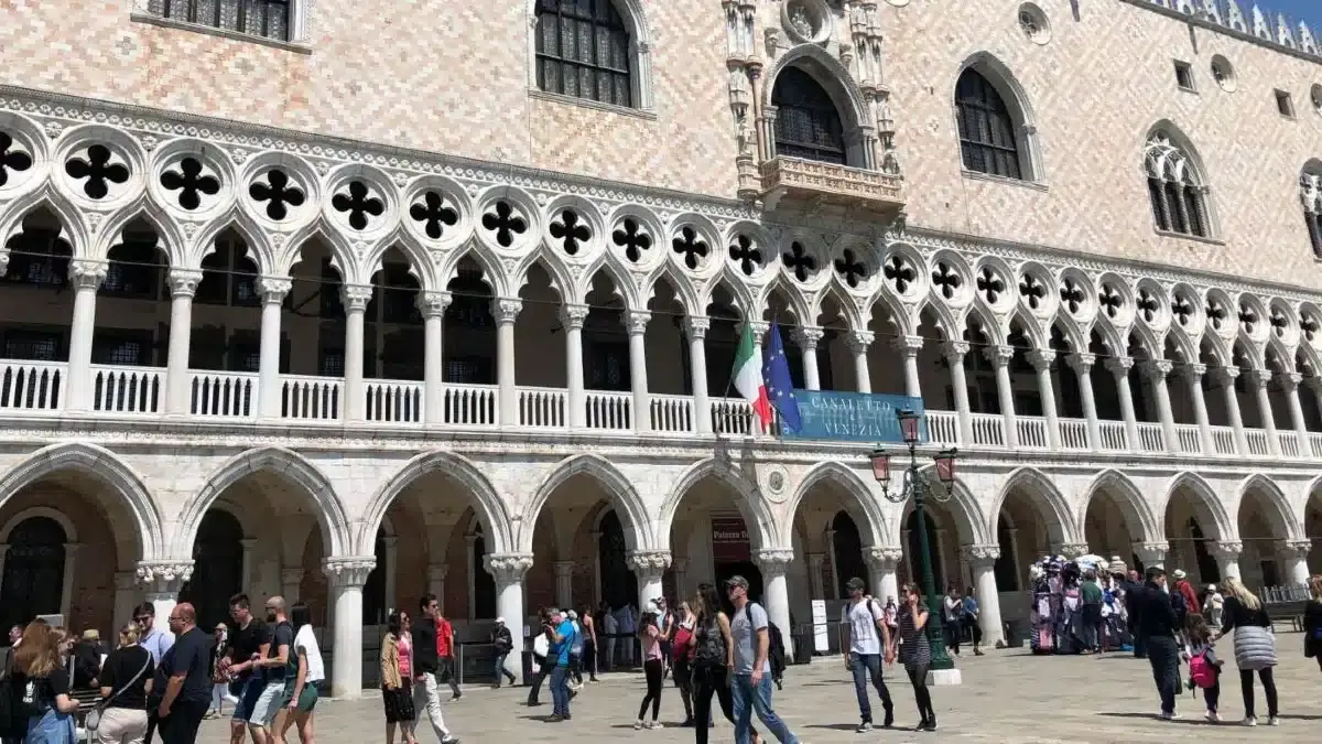 Tips for visiting Doge’s Palace||Explore Beyond the Surface |Visit Early or Late Doges palace|Respect artifact doges paalce|Gandola Ride venice