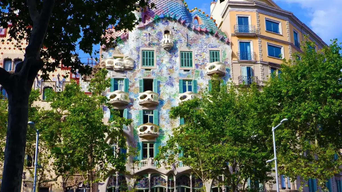 best time to visit casa batllo|late evening|how to reach casa batllo|OFF season Casa Batlo|casa-batllo morning