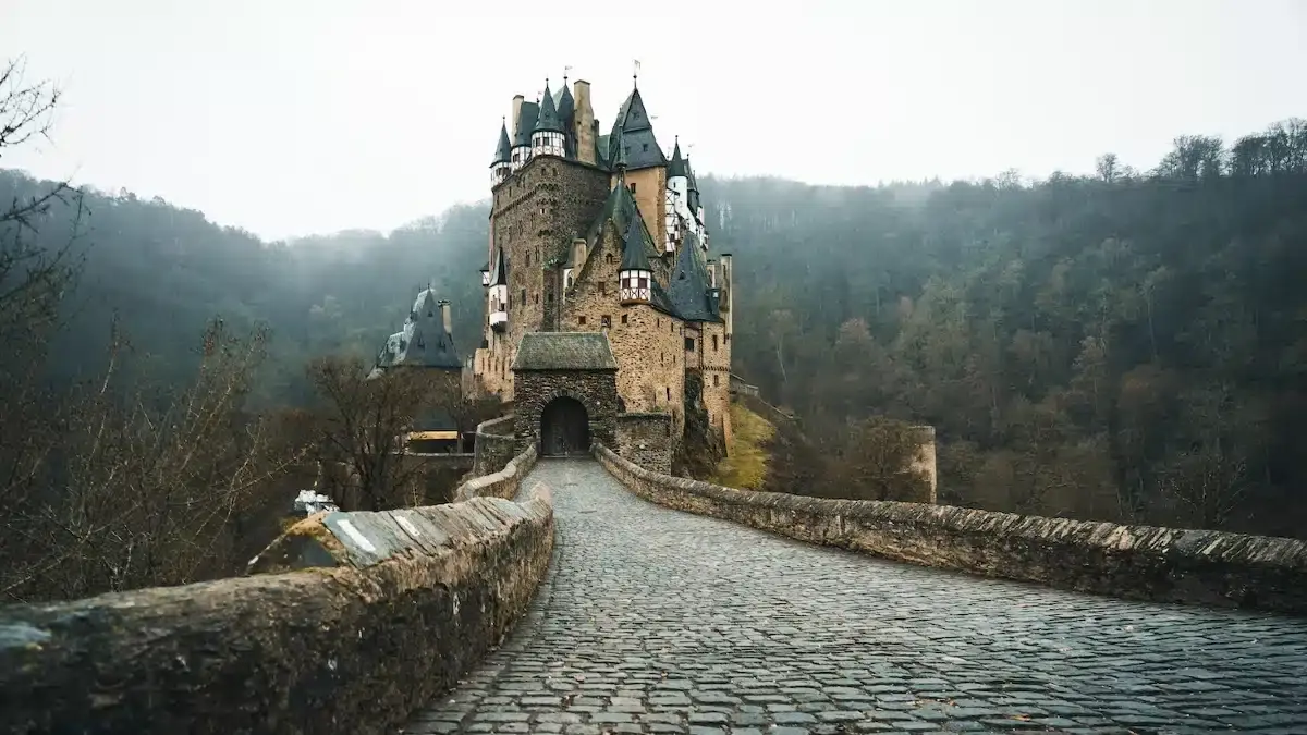bran castle opening hours