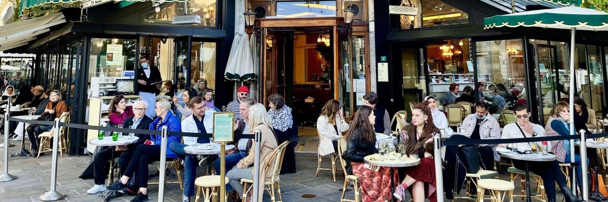 Cafes near Arc de Triomphe