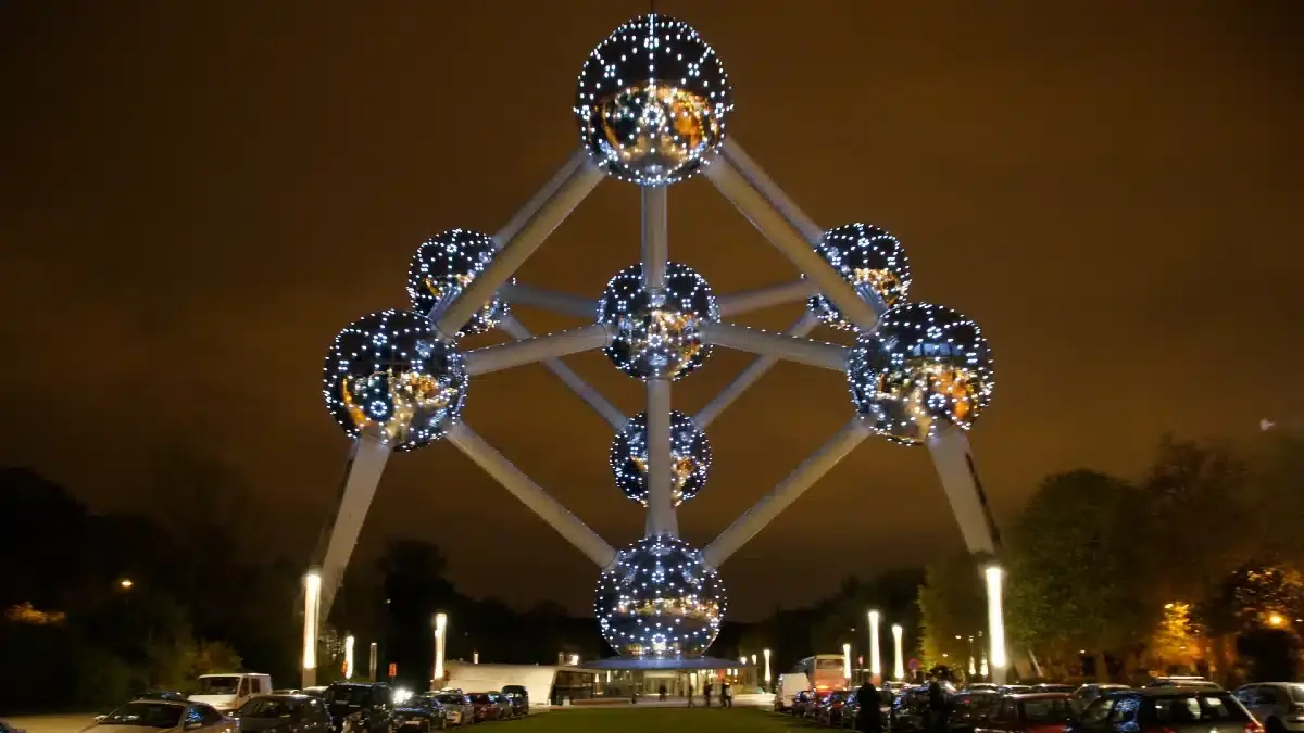 Atomium_Brussels_at_night