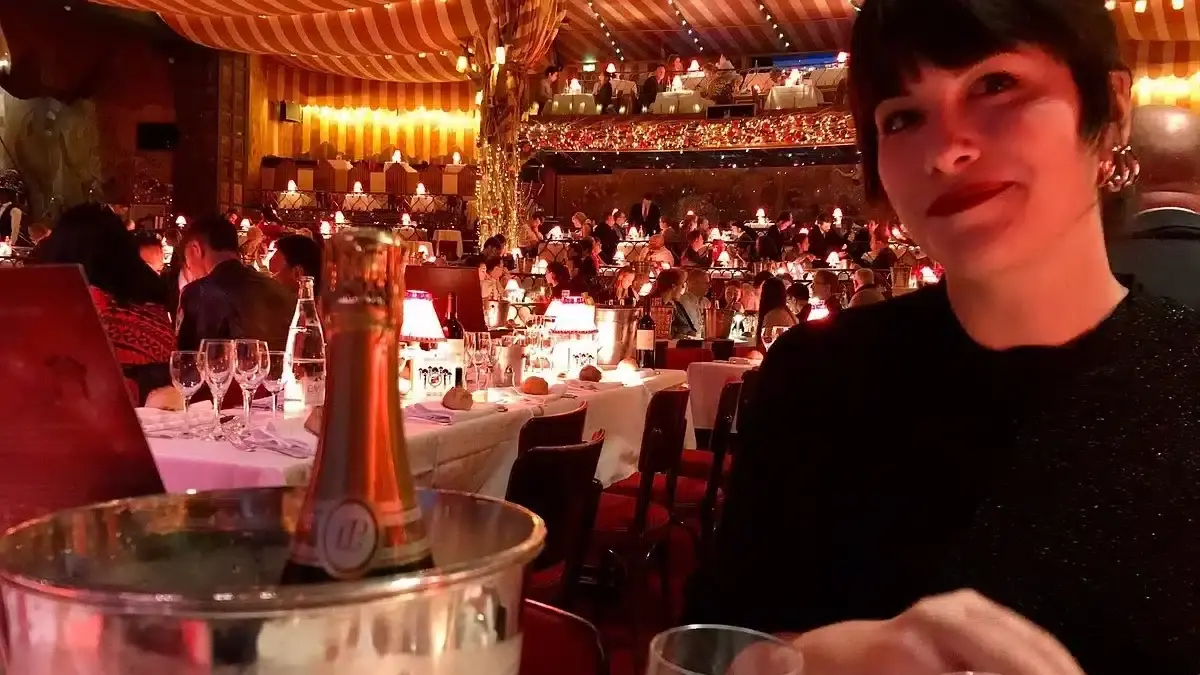 Moulin Rouge cabaret show and evening sightseeing tour