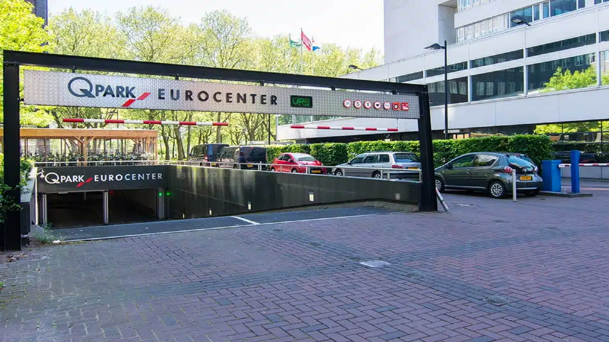 Parking near Moco Museum|Prices|Tips