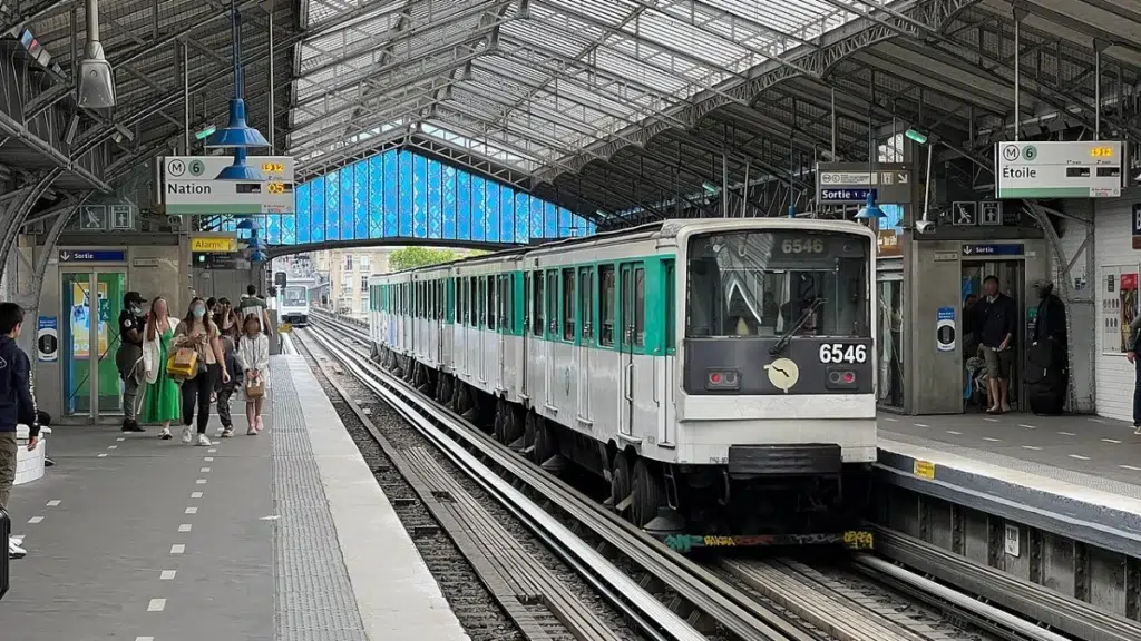 Eiffel Tower to Arc de Triomphe by Metro