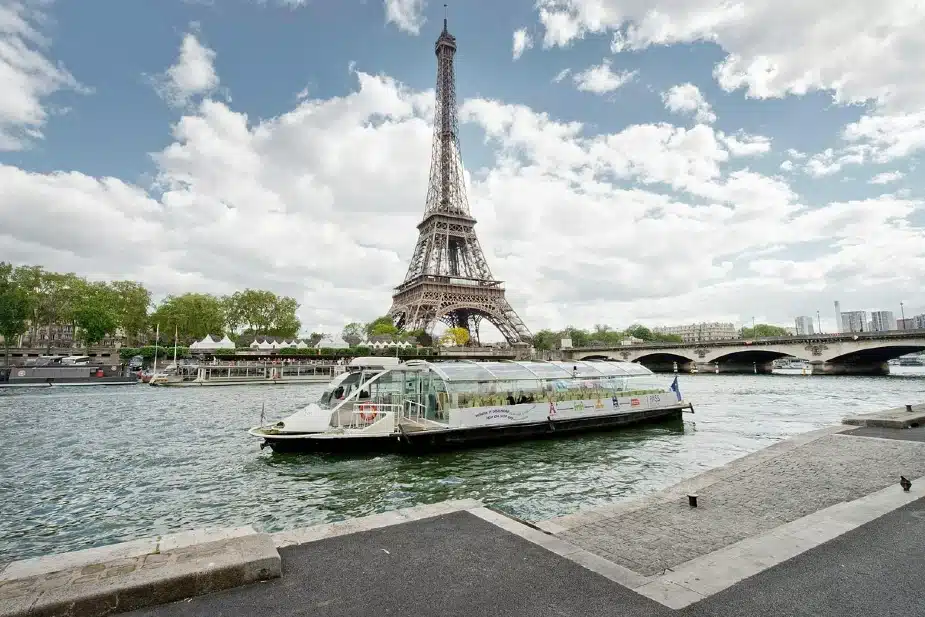 Paris Batobus Shuttle Seine River Cruise