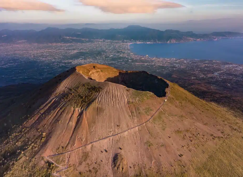 Plan a trip to Mount Vesuvius