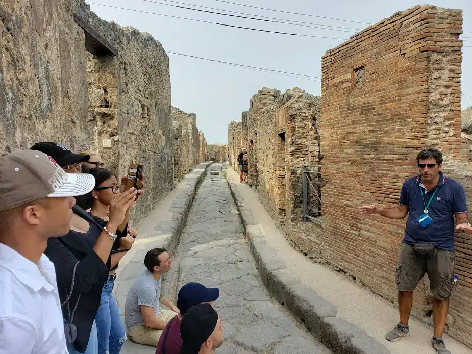You can opt for Pompeii guided tours