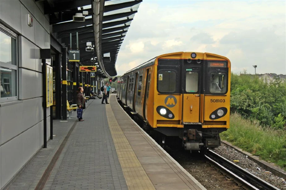 How to get to Anfield Stadium by Train