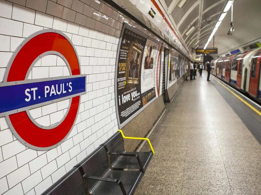How to get to st paul’s Cathedral by Train