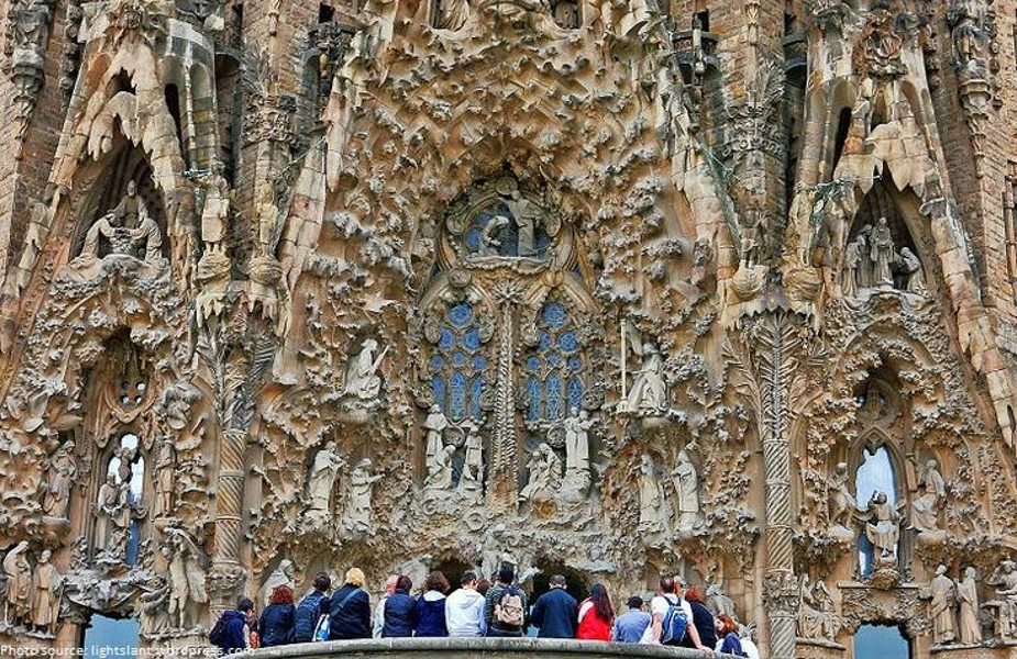 Facades sagrada familia
