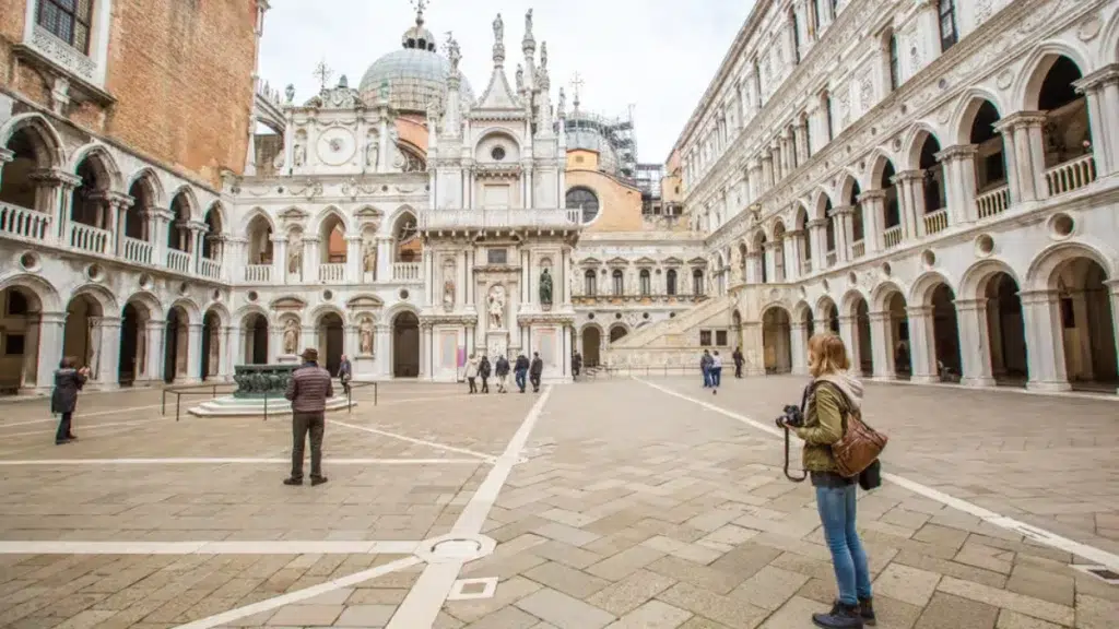 Doge’s Palace Skip-the-Line Guided Tour with Prisons