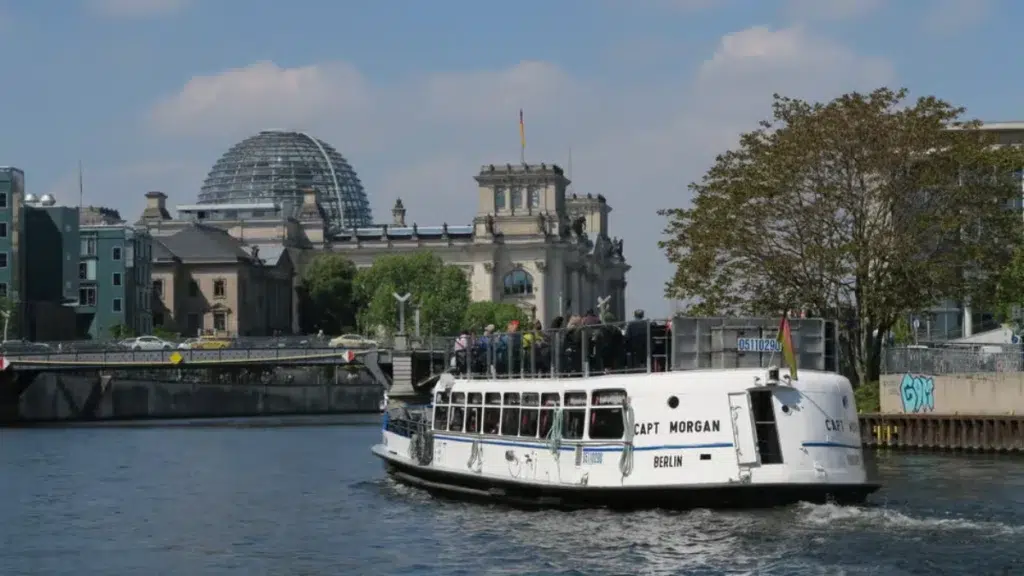 Sightseeing boat cruise with commentary