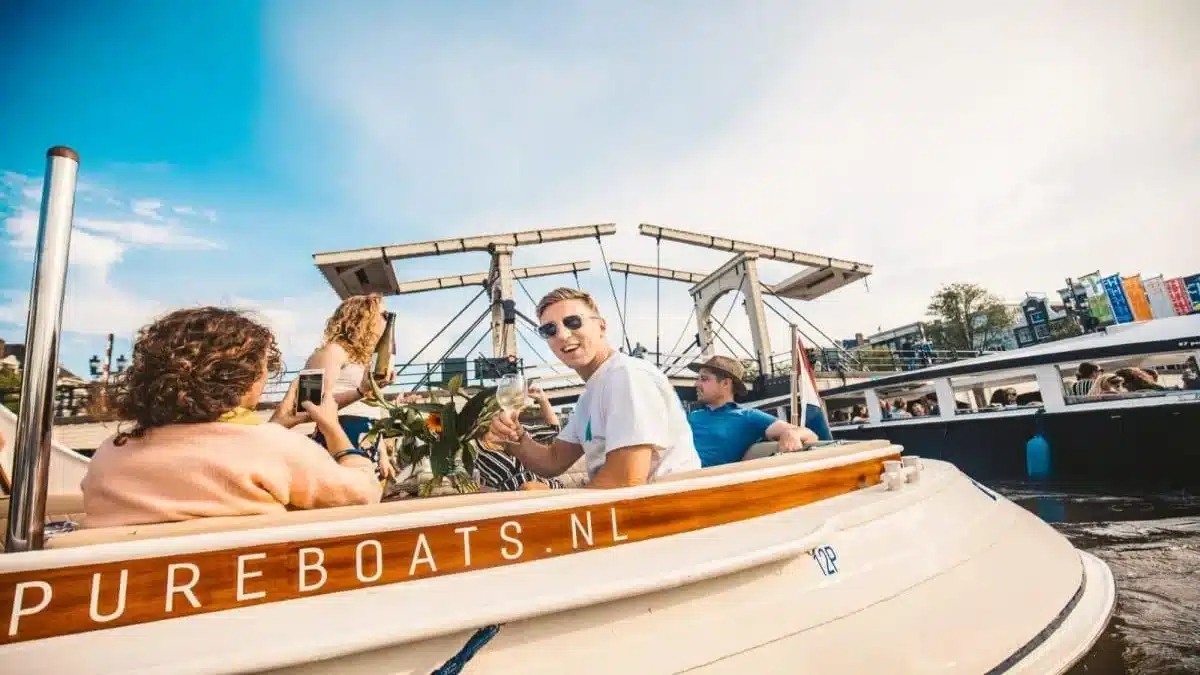 Amsterdam canal cruises with beer