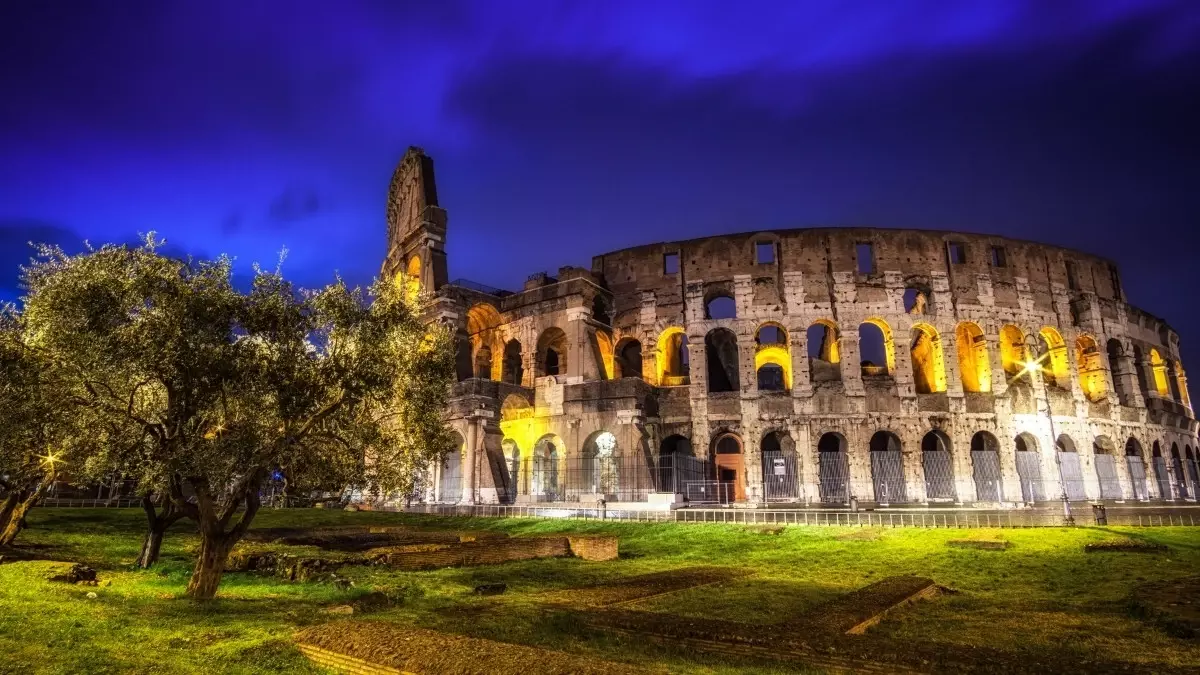 Colosseum at night|||Colosseum View from Inside – Special Night Tours