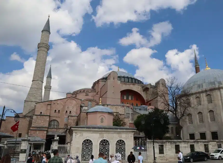 Discover the Byzantine-style Hagia Sophia Architecture!