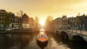 best canal dinner cruise amsterdam