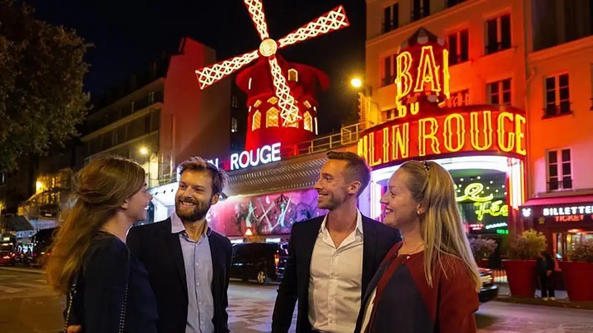 Moulin Rouge dress code