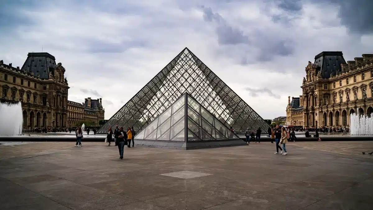 Musee du Louvre Opening Hours- Schedule & Best Time to Visit||