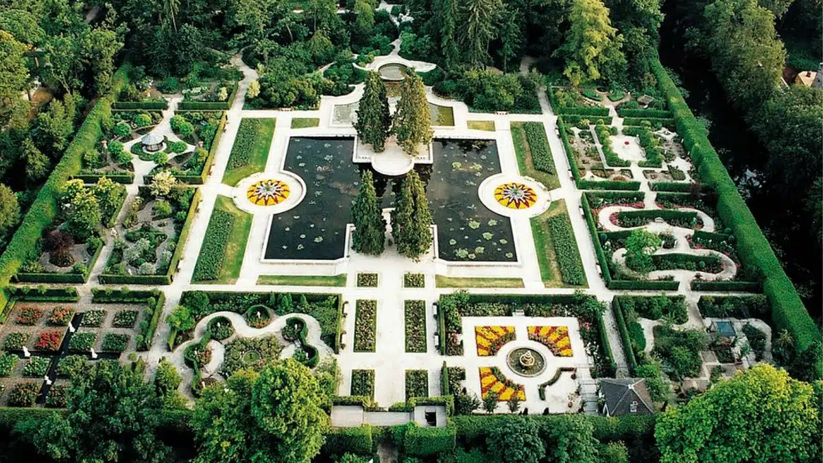 The Most Beautiful Gardens in the World||||