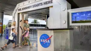 kennedy space center opening hours