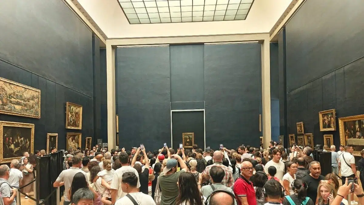Mona Lisa Priority Access Tickets with Host