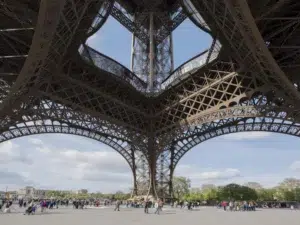 Discovering the Eiffel Tower Esplanade
