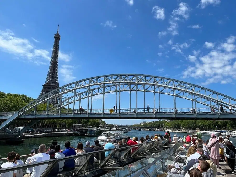 Sightseeing Cruise with Commentary by Bateaux Parisiens
