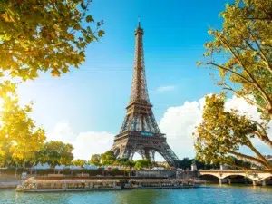 Top 8 Tips For Visiting The Eiffel Tower!
