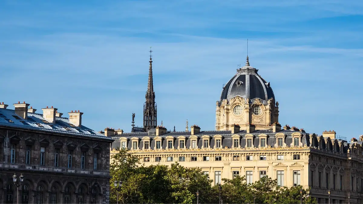 best time to visit sainte chapelle