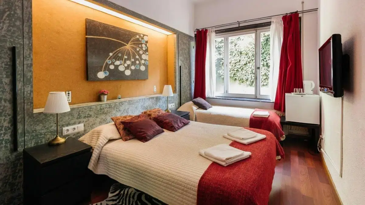 hotels near park guell